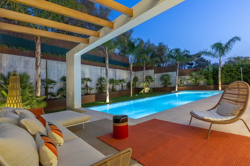 Porche y piscina