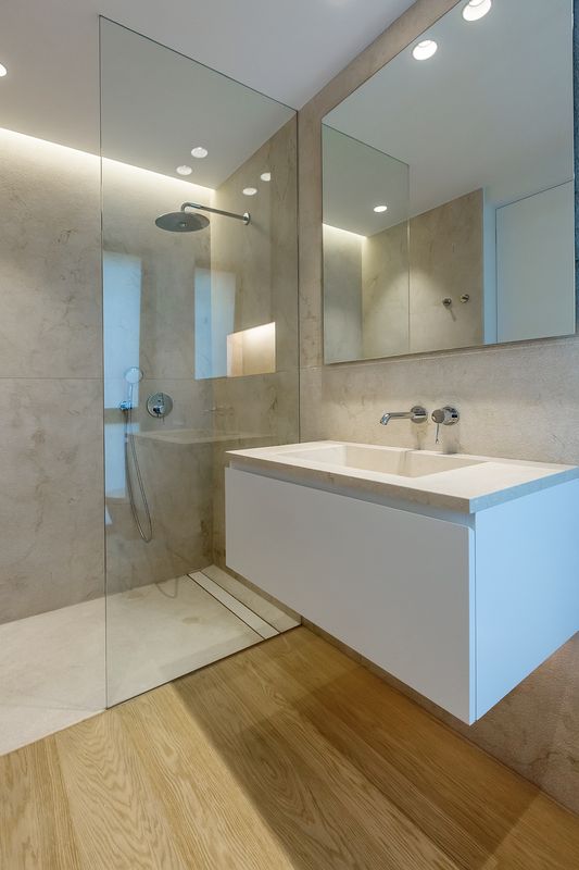 Baño con mueble suspendido